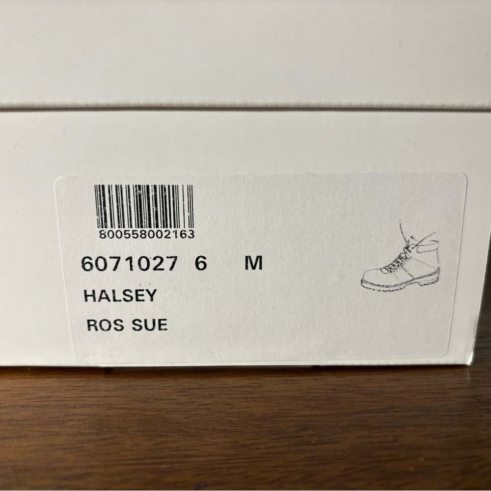 La Canadienne Halsey Suede Bootie, size 6 - Picture 12 of 12